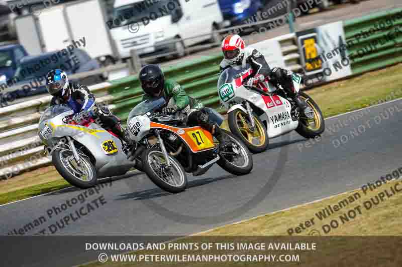 Vintage motorcycle club;eventdigitalimages;mallory park;mallory park trackday photographs;no limits trackdays;peter wileman photography;trackday digital images;trackday photos;vmcc festival 1000 bikes photographs